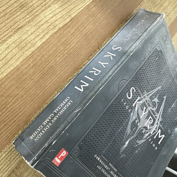 Paperback Elder Scrolls V: Skyrim Legendary Edition Game Guide - No Map - Picture 3 of 15